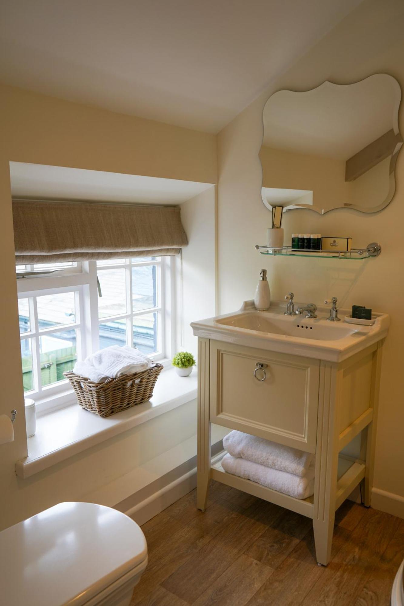 The Bluebell Country Inn, Crickhowell Esterno foto