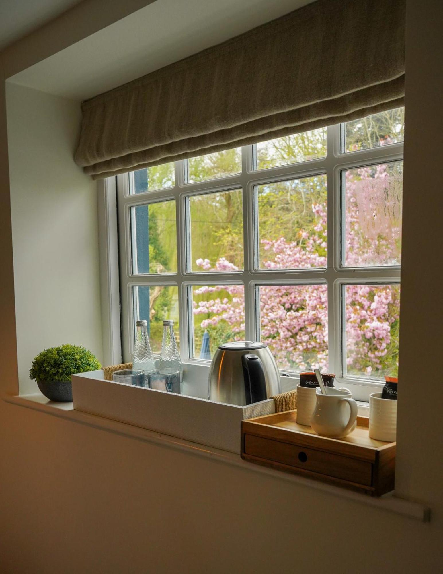 The Bluebell Country Inn, Crickhowell Esterno foto