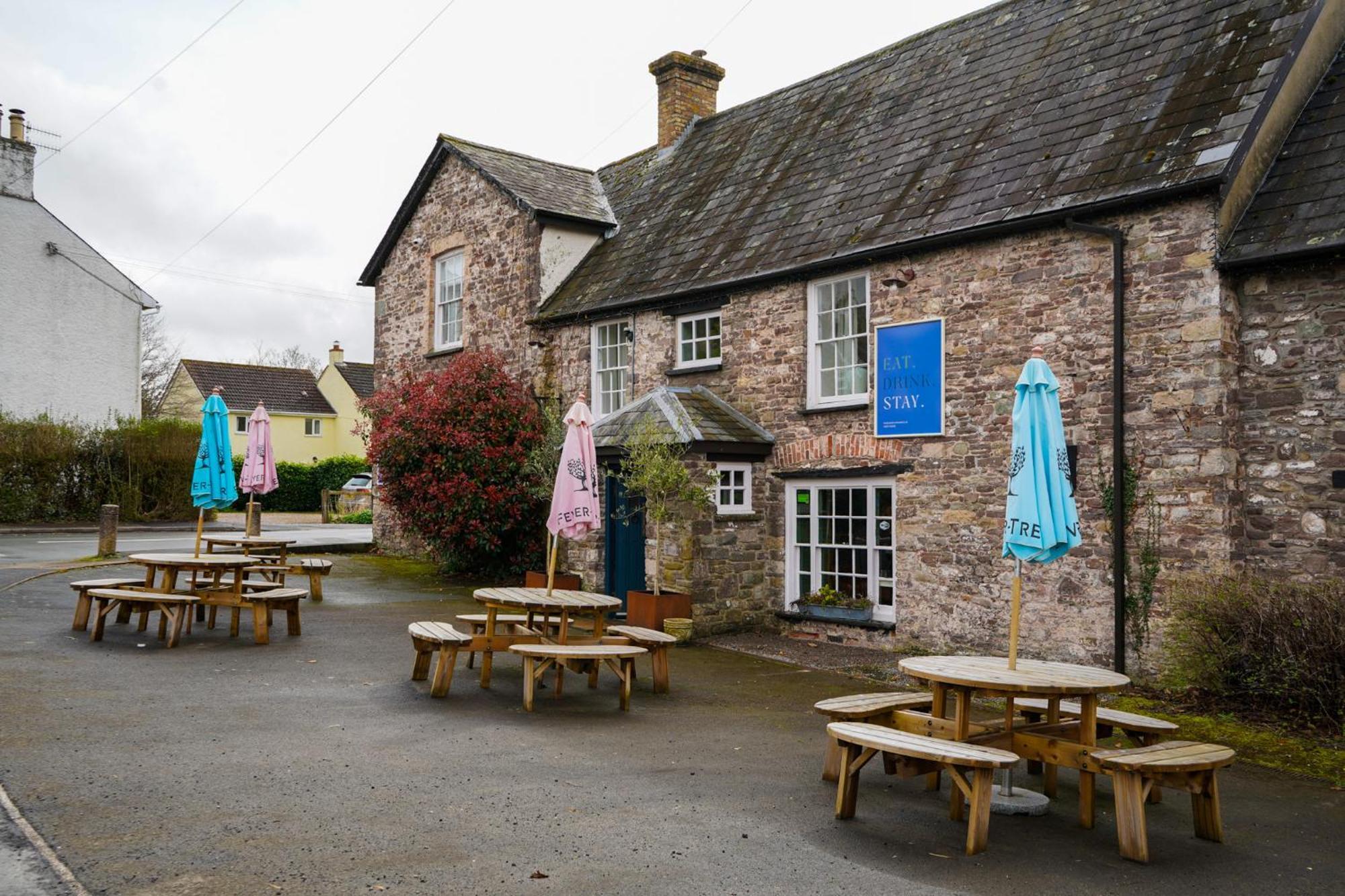 The Bluebell Country Inn, Crickhowell Esterno foto
